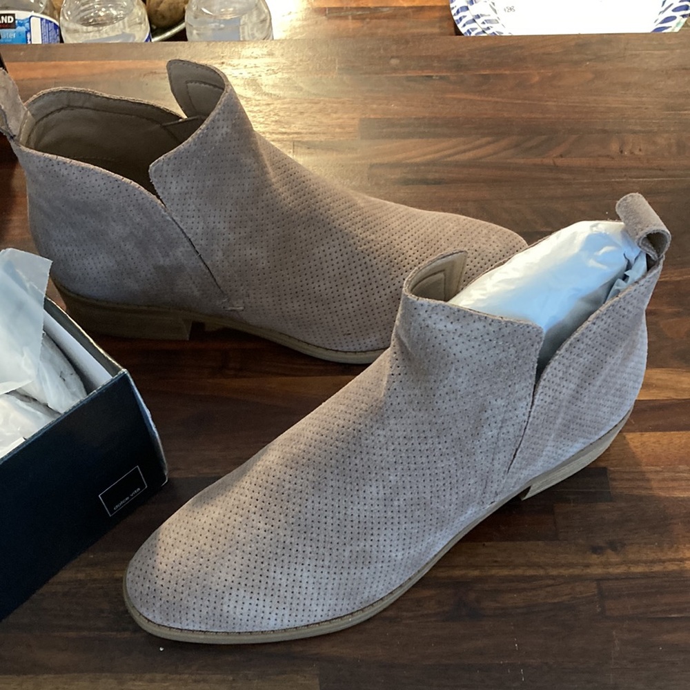 Suede booties New - Picture 5 of 9